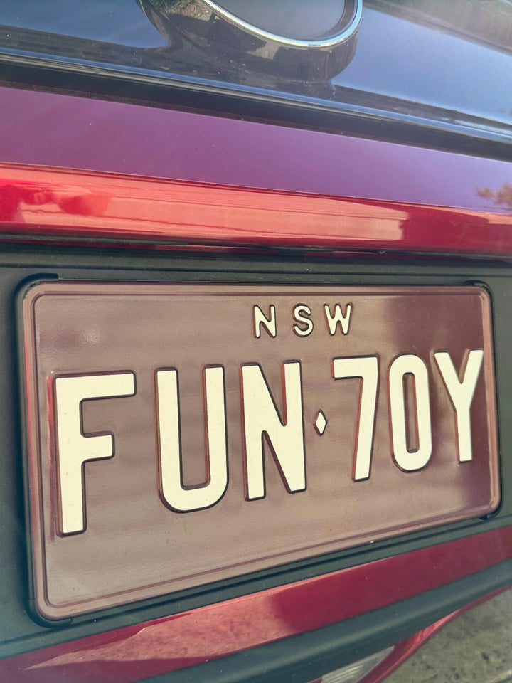 VIC INTERNATIONAL (& USA) PlateMATE® Prestige Number Plate Bracket / Holder